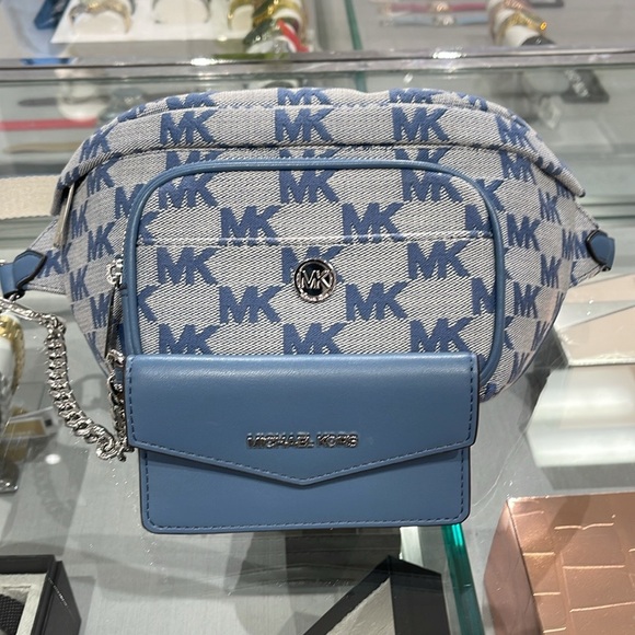 MICHAEL KORS
Maisie Large Logo 2-in-1 Sling Waist Fanny Pack Crossbody 
Denim - Picture 15 of 16